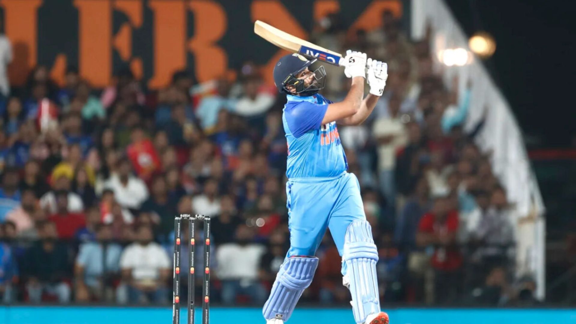 Team India के वनडे में 3000 छक्के पूरे, इन 5 बल्लेबाजों के नाम 1055 छक्के
